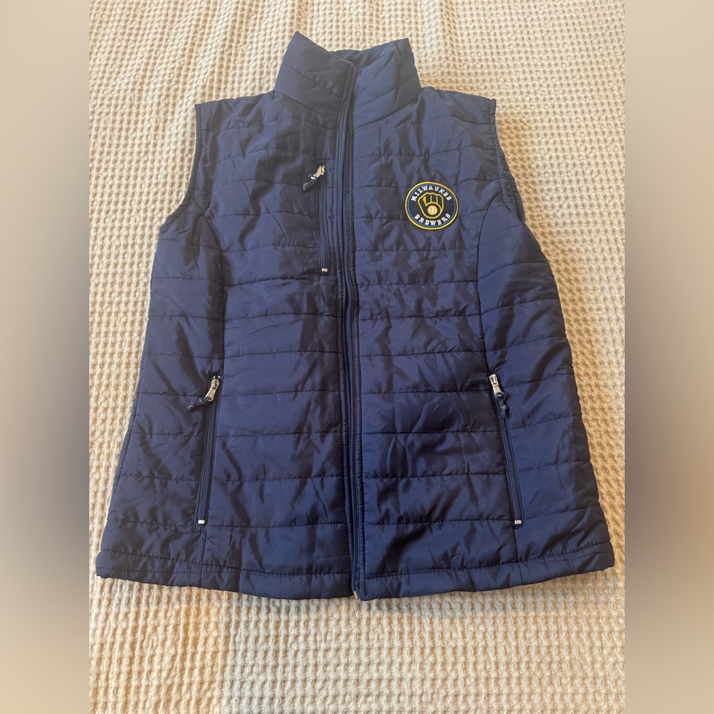 New!!!!Milwaukee Brewers Navy Quilted Vest with Logo NWOT